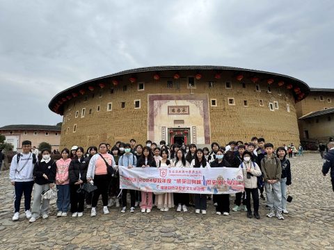 23-24學年中學英文部感受山與城 - 3