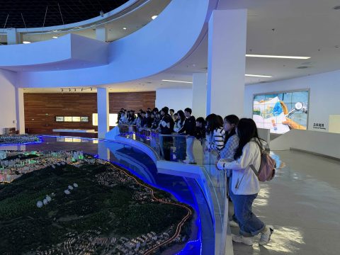 23-24學年中學英文部感受山與城 - 6