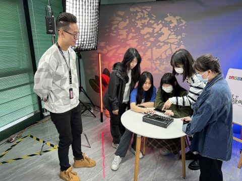 23-24學年中學英文部感受山與城 - 8