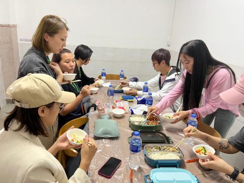 校方邀請了幼稚園的家長到校參觀學生用餐的情況 - 7