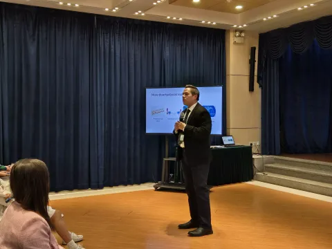 社交媒體與健康-中學 - 1