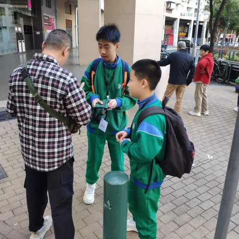 “鮑青網慈善賣旗”活動 - 2