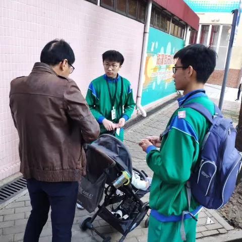 “鮑青網慈善賣旗”活動 - 3