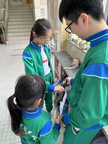 澳門世界宣明會校內賣旗 - 5