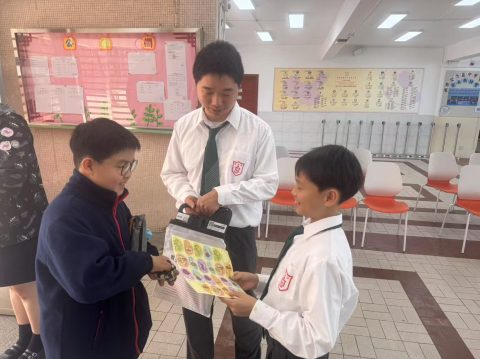 澳門世界宣明會校內賣旗 - 1