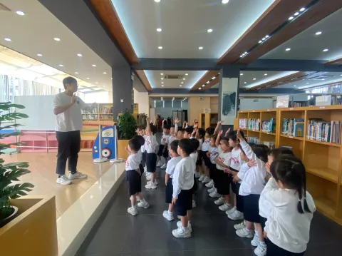 幼稚園K1參觀校內圖書館 - 1