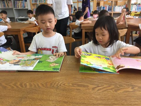 幼稚園K1參觀校內圖書館 - 3