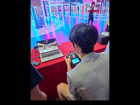 學生參與2025滬港澳台僑青年無人機邀請賽及低空經濟發展交流活動-中學 - 8