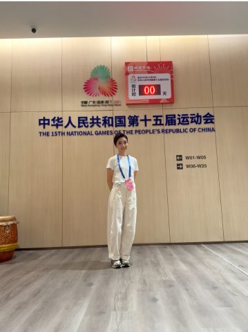 全運會開幕式汪明荃、曾小敏與我校校友麥曉柔攜手演繹經典曲目 - 2