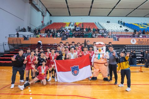 我校男排A組直落三局，重奪學界冠軍！ - 2