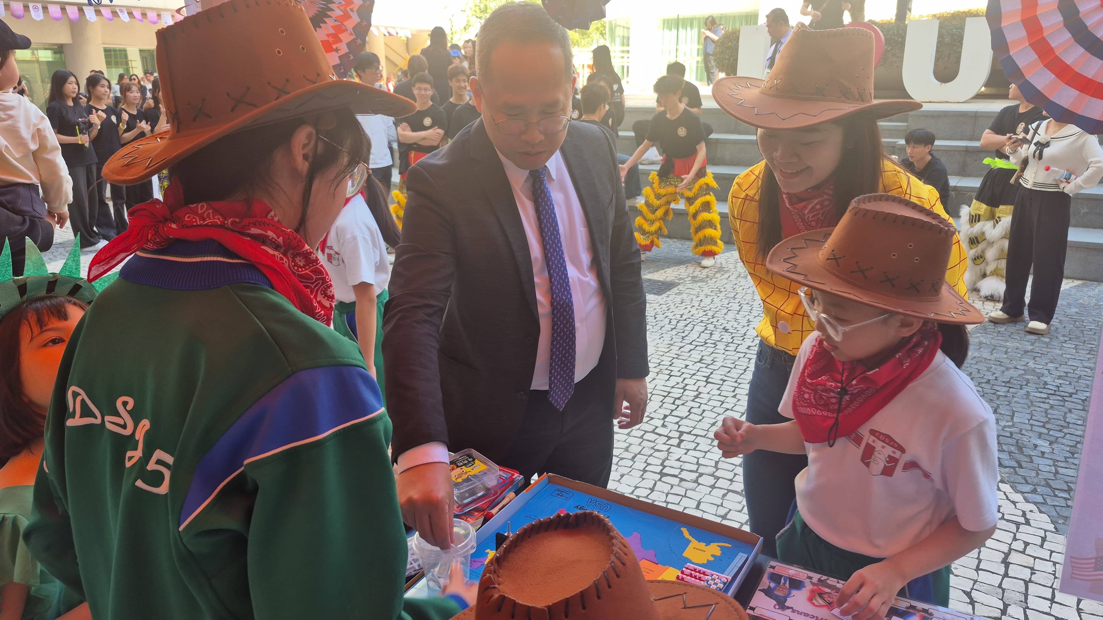 本校於聖若瑟大學國際文化嘉年華設立攤位 - 1