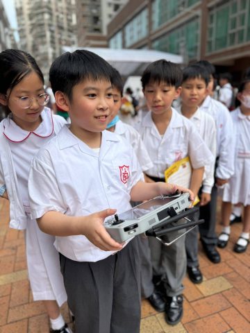 參觀「科學精神 · 青春綻放—杭州科創企業與澳門青年面對面2026」活動 - 2